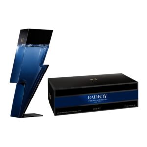 Frasco de Bad Boy Cobalt Eau de Parfum 150 ml em azul cobalto, perfume masculino com lavanda, pimenta rosa, ameixa preta, trufa e vetiver.