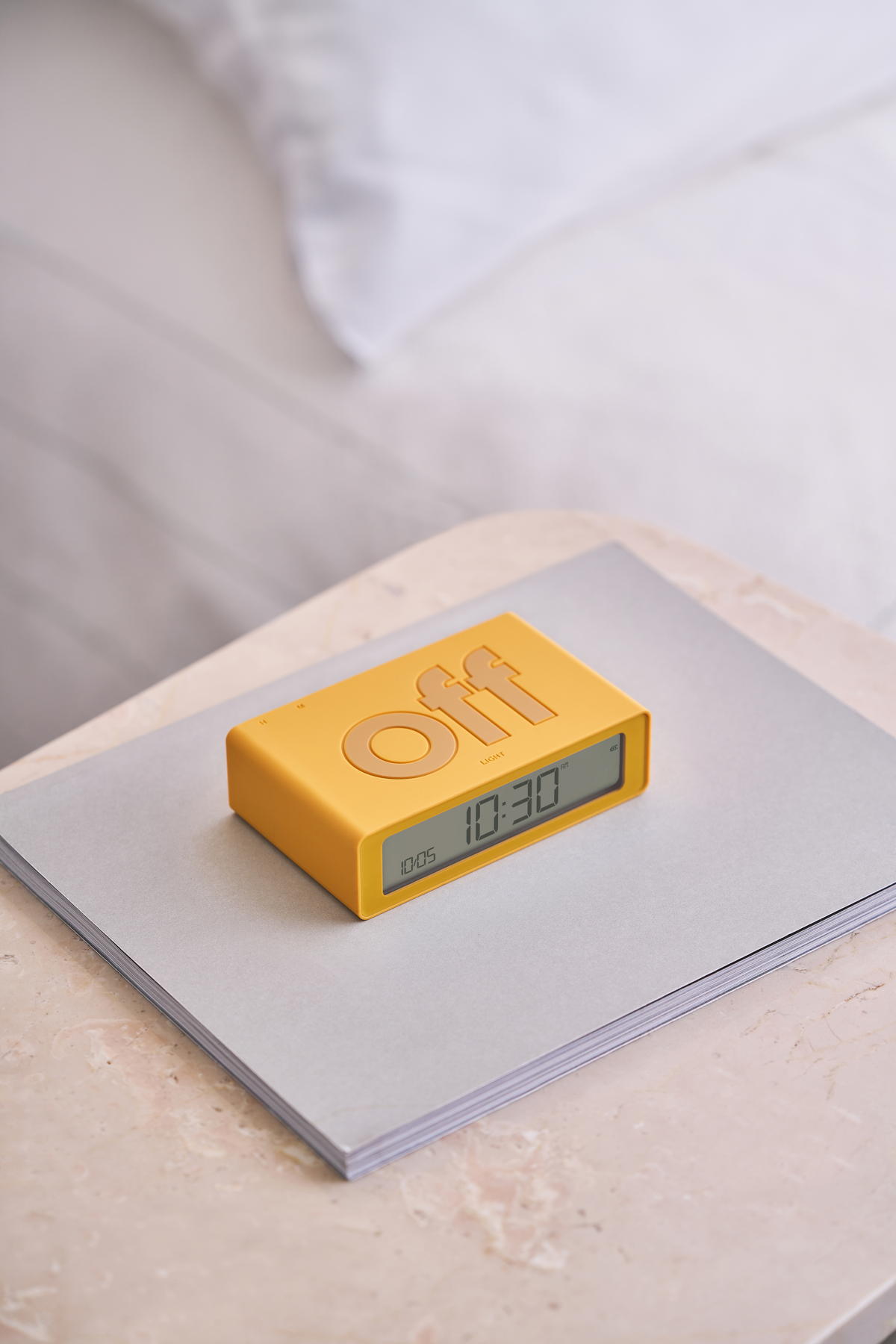 Lexon - Despertador FLIP Mini Amarelo - Image 10